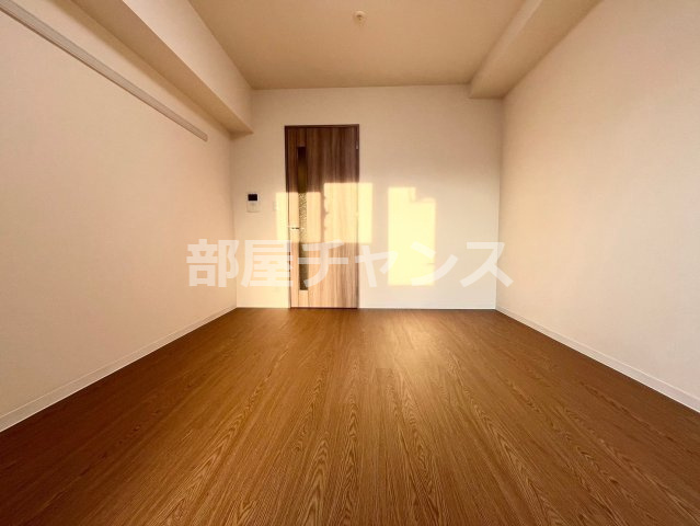 プレサンス栄ラグジュの寝室|開放的な寝室です