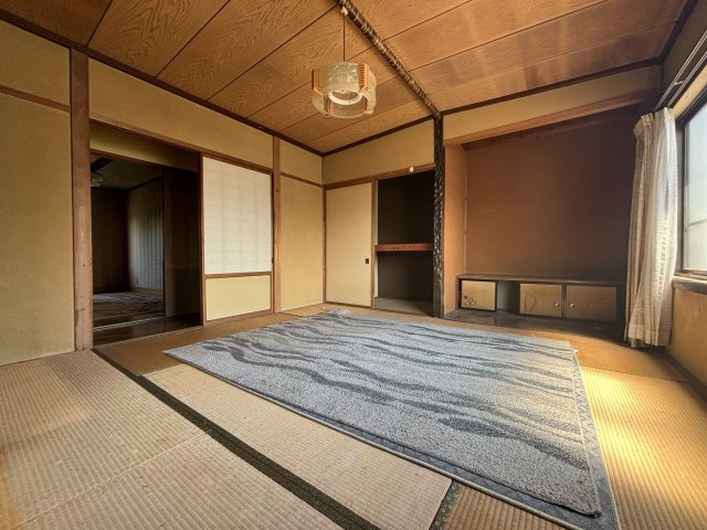 荒川戸建の居間・リビング|こちらの居間で趣味の時間をお楽しみください