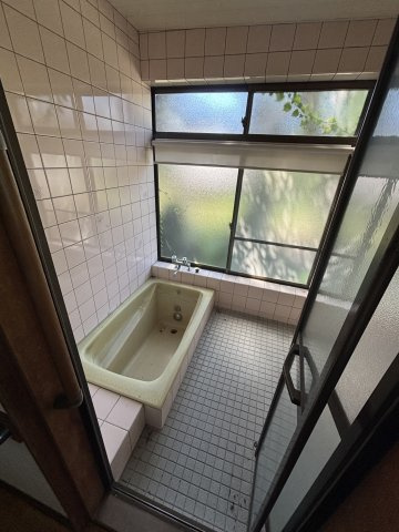 荒川戸建の浴室|日々の暮らしに欠かせないお風呂です