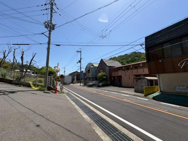 和歌山市鳴神　中古戸建の前面道路含む現地写真