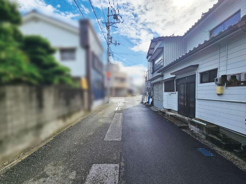 土居町　建築条件なし　売土地の前面道路含む現地写真