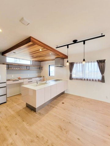 ピースタウン東近江外町Ⅰの完成予想図|【建物プラン】
（分譲地外）
耐震に断熱、空気環境まで
こだわりの標準仕様