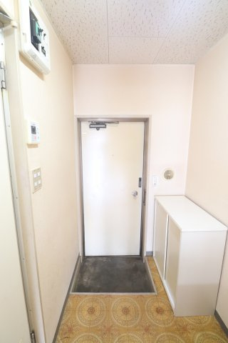 ファミールクルスの玄関