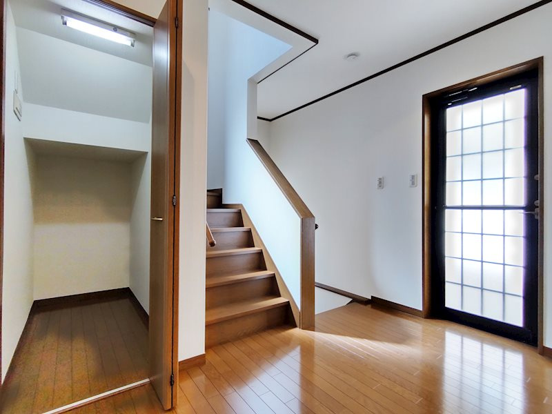西宮市若草町2丁目戸建の玄関