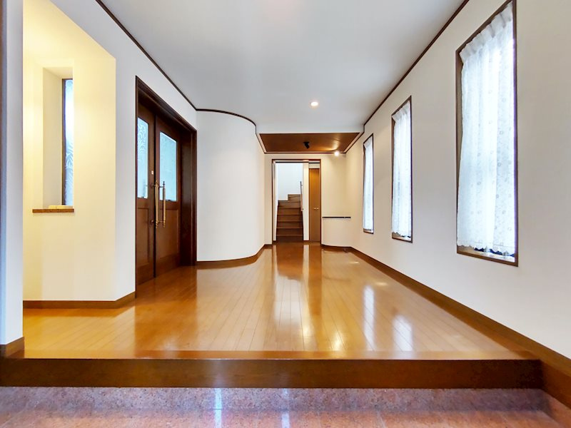 西宮市若草町2丁目戸建の玄関