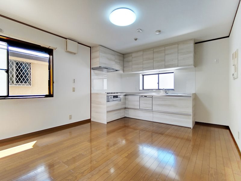 西宮市若草町2丁目戸建の居間・リビング