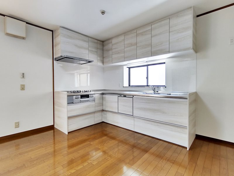 西宮市若草町2丁目戸建の居間・リビング