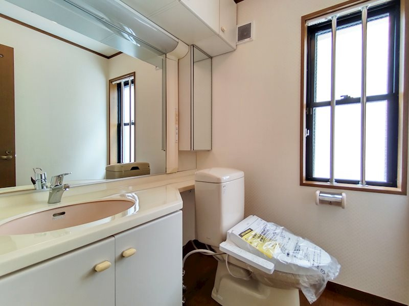 西宮市若草町2丁目戸建のトイレ