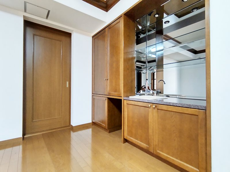 西宮市若草町2丁目戸建の洋室