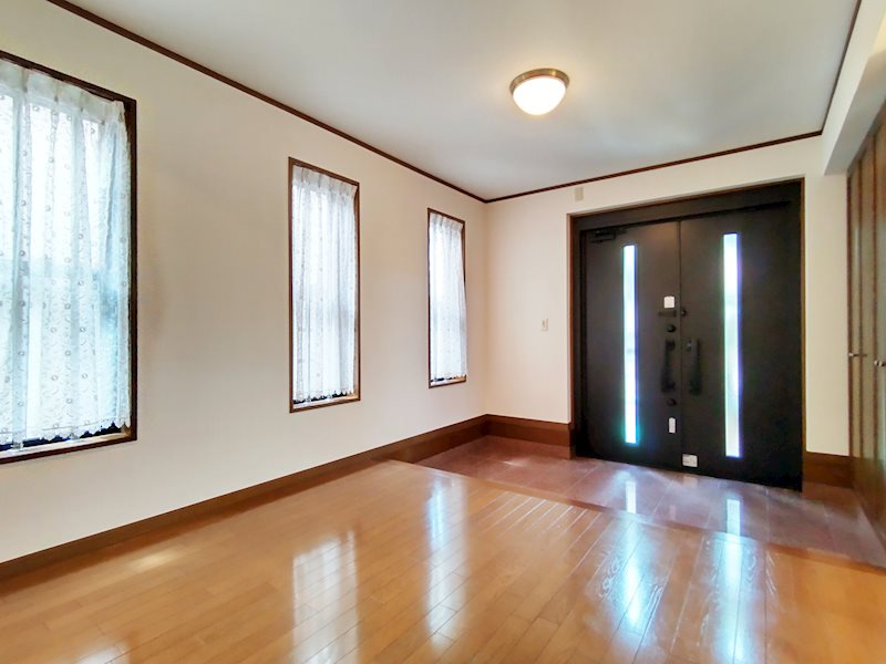 西宮市若草町2丁目戸建の玄関