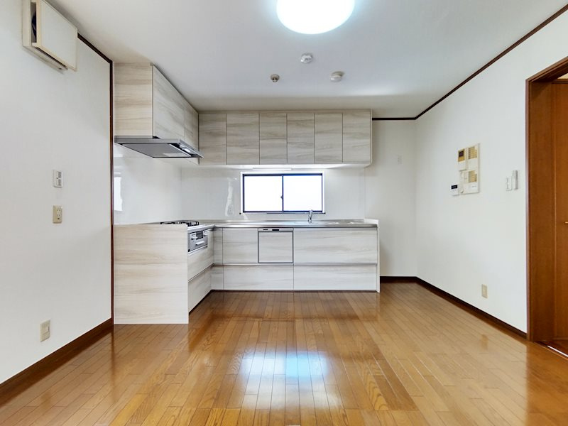 西宮市若草町2丁目戸建の居間・リビング