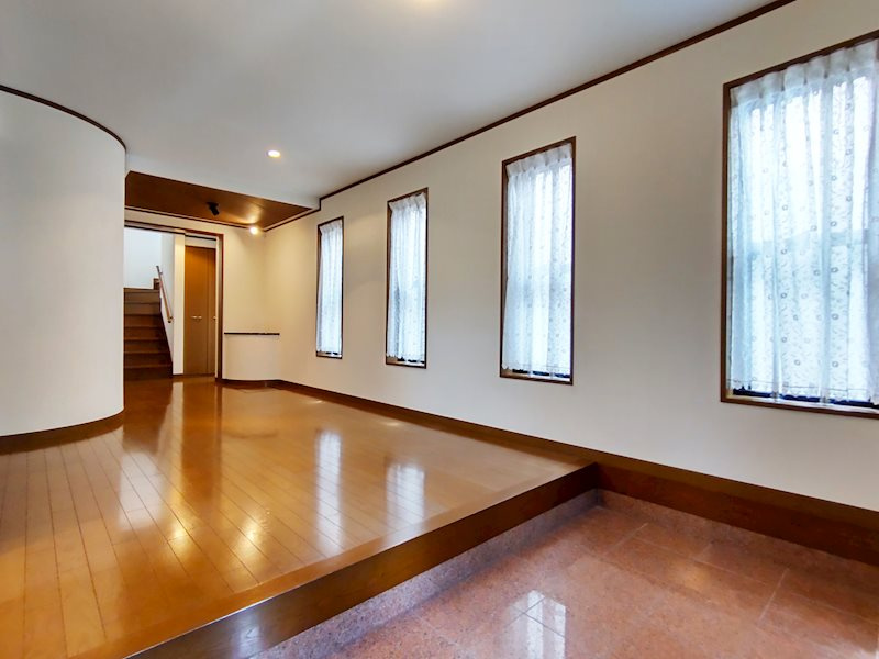 西宮市若草町2丁目戸建の玄関