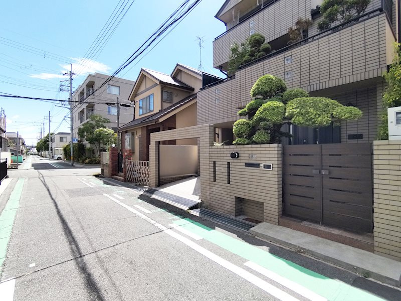 西宮市若草町2丁目戸建の前面道路含む現地写真