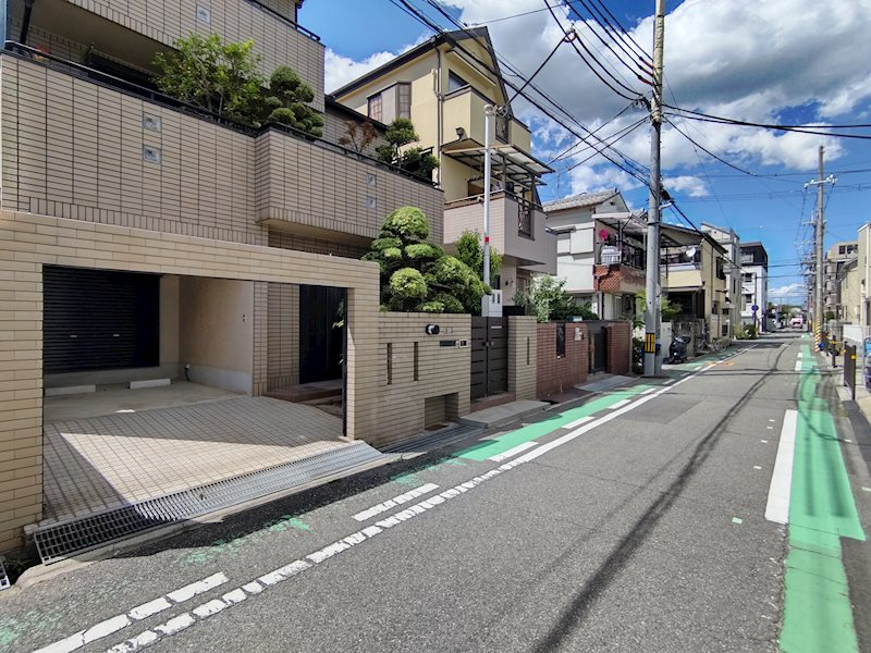 西宮市若草町2丁目戸建の前面道路含む現地写真