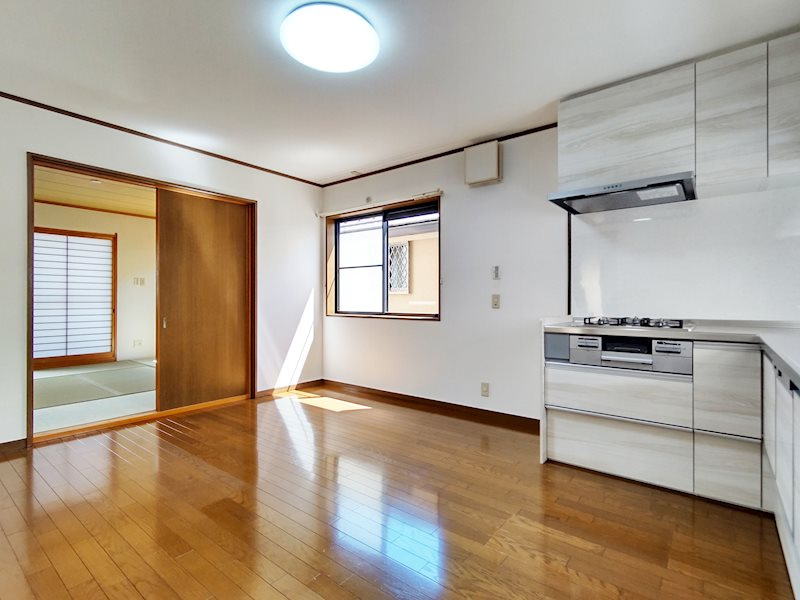 西宮市若草町2丁目戸建の居間・リビング