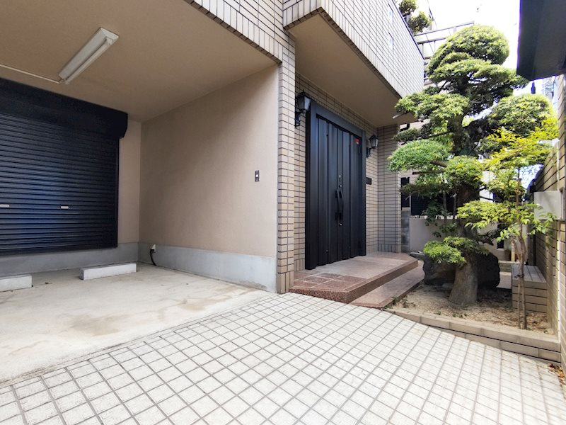 西宮市若草町2丁目戸建の駐車場