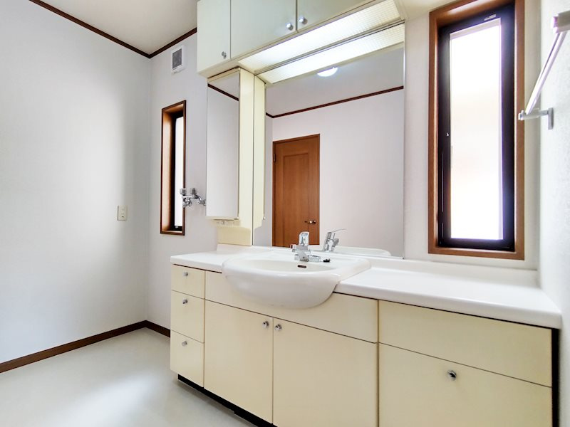 西宮市若草町2丁目戸建の独立洗面台