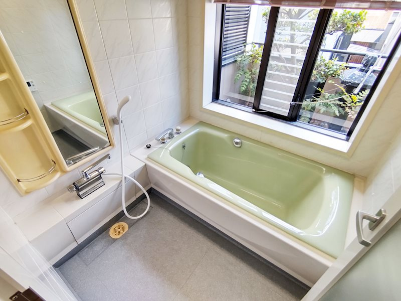 西宮市若草町2丁目戸建の浴室