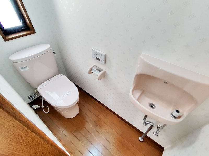 西宮市若草町2丁目戸建のトイレ