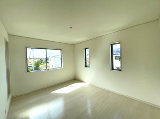 【洋室】 | 市原市姉崎　未入居　戸建て　姉ケ崎駅 | ２階7.4帖洋室。
家族一人ひとりの大切なプライベート空間。
それぞれのお好みに合わせてインテリア出来るような、シンプルなデザイン。
暮らし心地を大きく左右する収納を、適材適所に配置し使い勝手を重視。