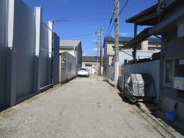 東大阪市衣摺５丁目の倉庫の周辺