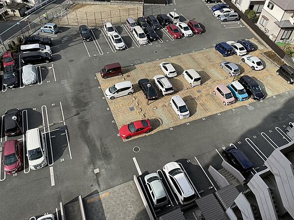 エイルマンション武蔵ヶ丘の駐車場