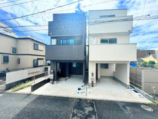 【外観】 | ◆一戸建てを中心とした街並みが整然と続き、周辺は高い建物が建っていないので、緑の多い閑静な趣を感じる環境です。街並みや周辺環境も重要なポイントです！！