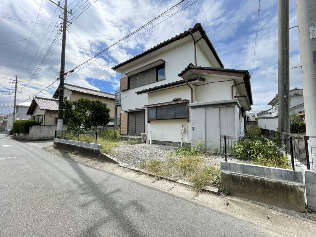 藤岡市藤岡　中古700の前面道路含む現地写真