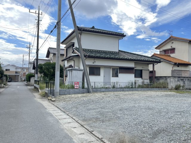 藤岡市藤岡　中古700の前面道路含む現地写真