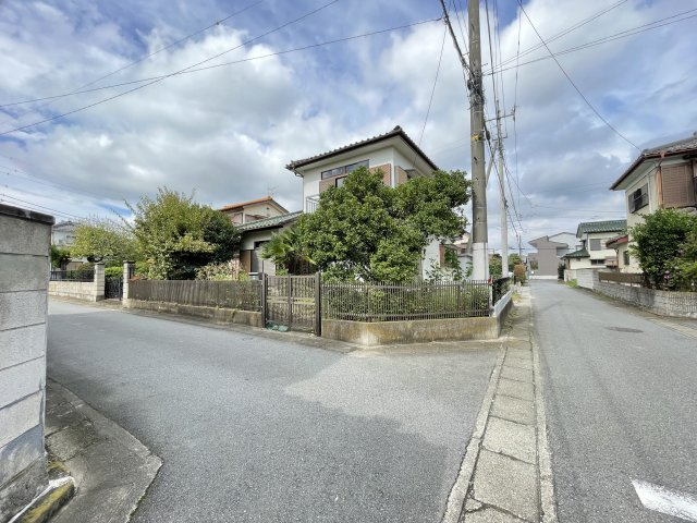 藤岡市藤岡　中古700の前面道路含む現地写真