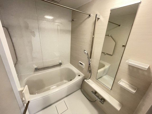 ロイヤルステージ北野の浴室|～新規交換したキレイなバスルーム　気持ち良く湯船に浸かる事が出来ます～