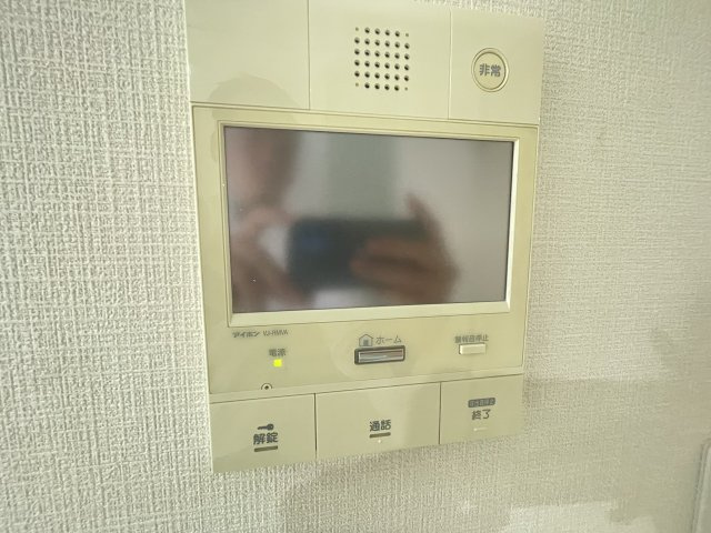 ロイヤルステージ北野のセキュリティ|～TVモニター付インターホン　訪問者の確認に便利です～