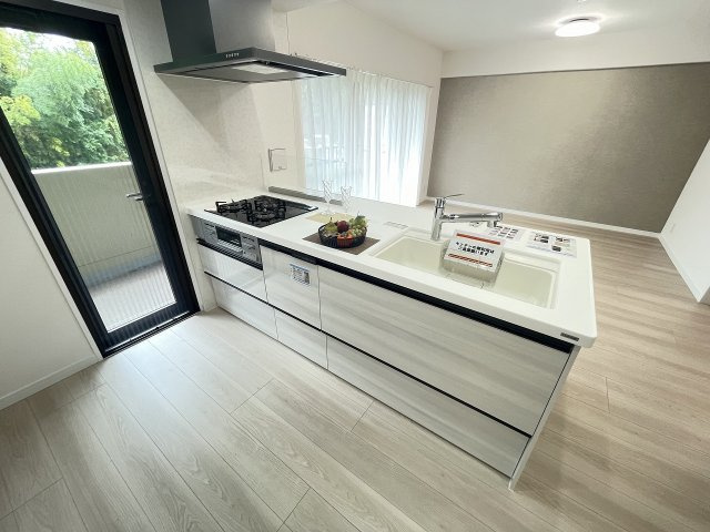 ロイヤルステージ北野のキッチン|～新規交換済のシステムキッチン～