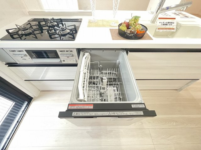 ロイヤルステージ北野のキッチン|～食洗機付き　ご飯を美味しく頂いた後の食器洗いはお任せ、家族でゆっくりとくつろげます～