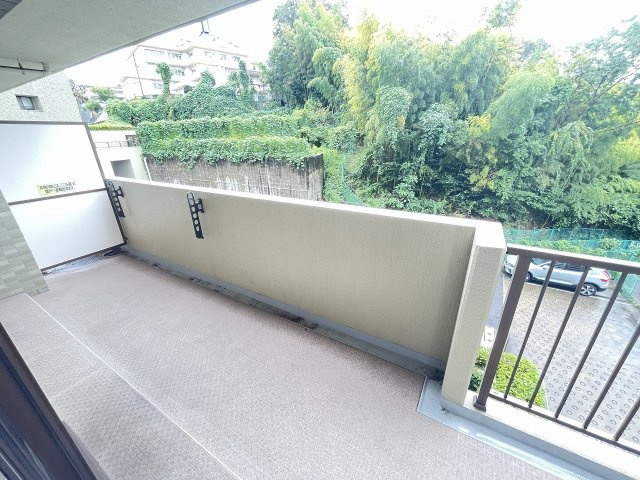 ロイヤルステージ北野のバルコニー|～キッチンとリビングから出入り可能なバルコニーです～