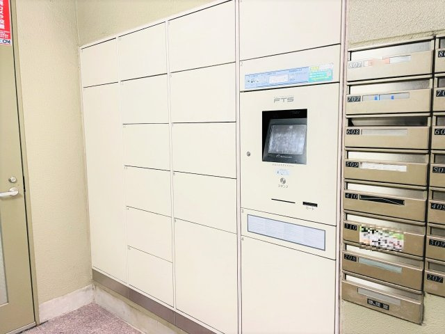 ロイヤルステージ北野の設備|～不在時の荷物受け取りに大変便利な宅配BOX～