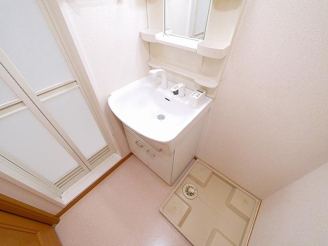 プリームローズＪの洗面所|明るい洗面所です