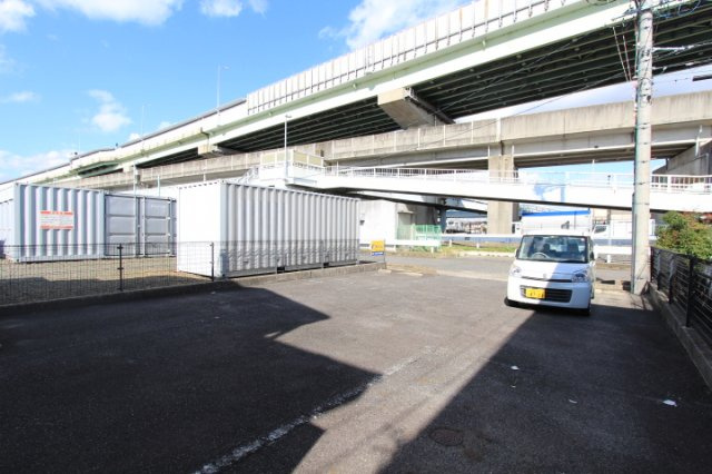 ベルテ勝川の駐車場