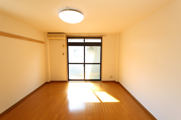 ベルテ勝川の居間・リビング