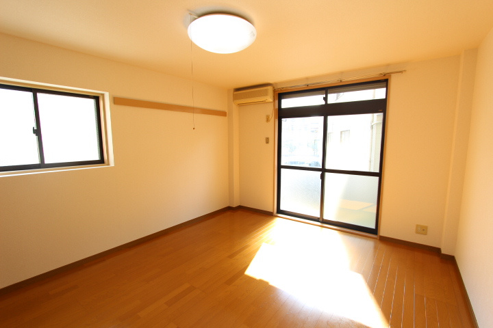 ベルテ勝川の居間・リビング