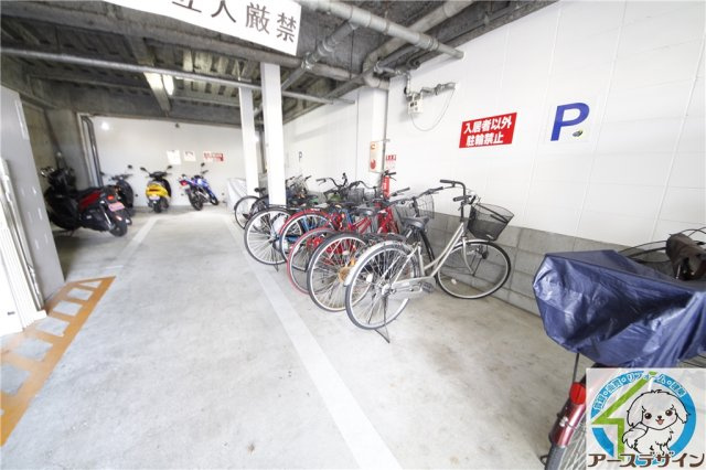 リアライズ今寺の駐車場