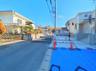 【前面道路含む現地写真】