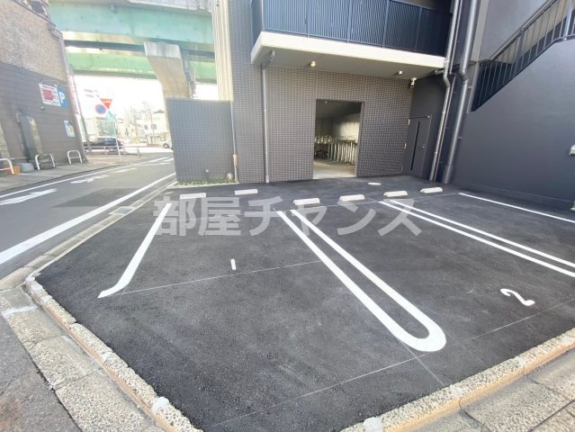 メイクスWアート金山ウエストの駐車場