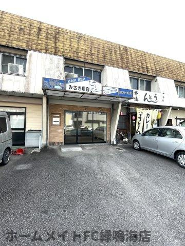 中ノ坪店舗の駐車場