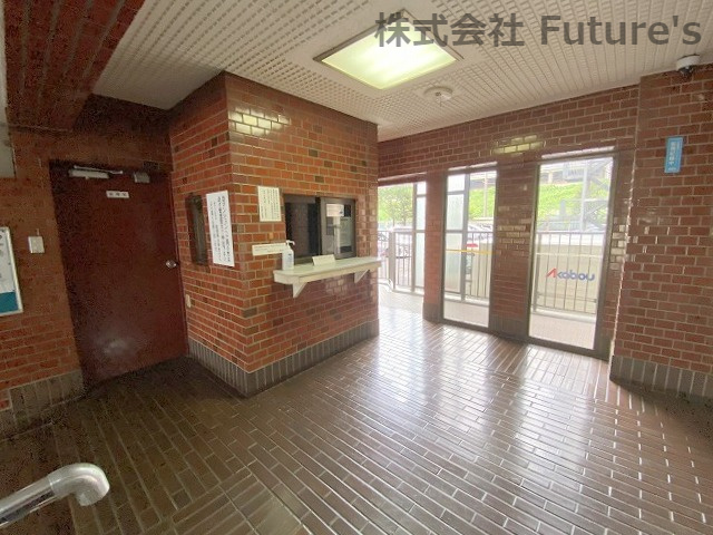 三郷スカイマンションのエントランス|エントランス内の写真になります。
