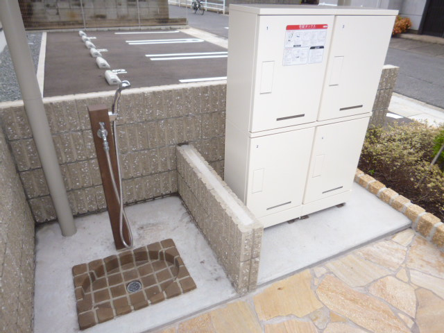 ラ・フィエルテのその他共用部分|ペット足洗い場・宅配ボックス