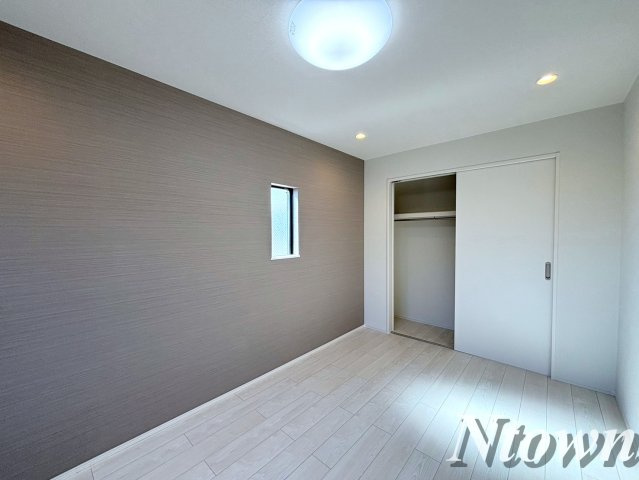 【居間・リビング】 | プルミエール角割町 | こちらの居間で趣味の時間をお楽しみください