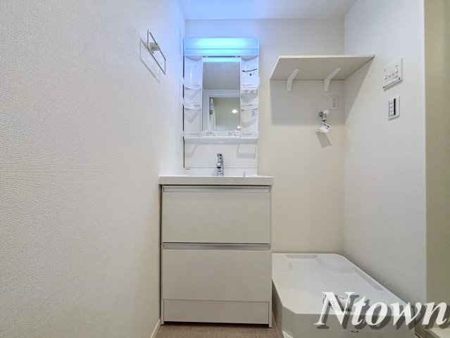 【独立洗面台】 | プルミエール角割町 | 独立洗面台あり、毎朝おしゃれに忙しい女性の方におすすめです