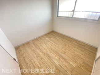 【洋室】 | 【ペットと一緒に暮らせる】　桜台ハイツ弐号棟 | 玄関横の洋室4帖です♪