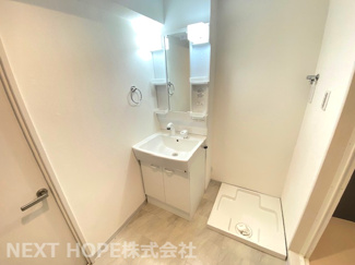 【独立洗面台】 | 【ペットと一緒に暮らせる】　桜台ハイツ弐号棟 | 新品の洗面化粧台です♪シャワー水栓で使い勝手も良いです！